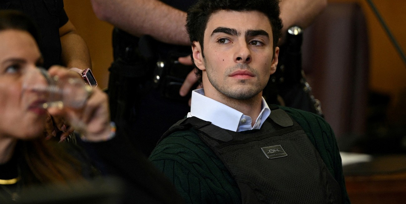 Un gran jurado de Estados Unidos acusó formalmente a Luigi Mangione de asesinato