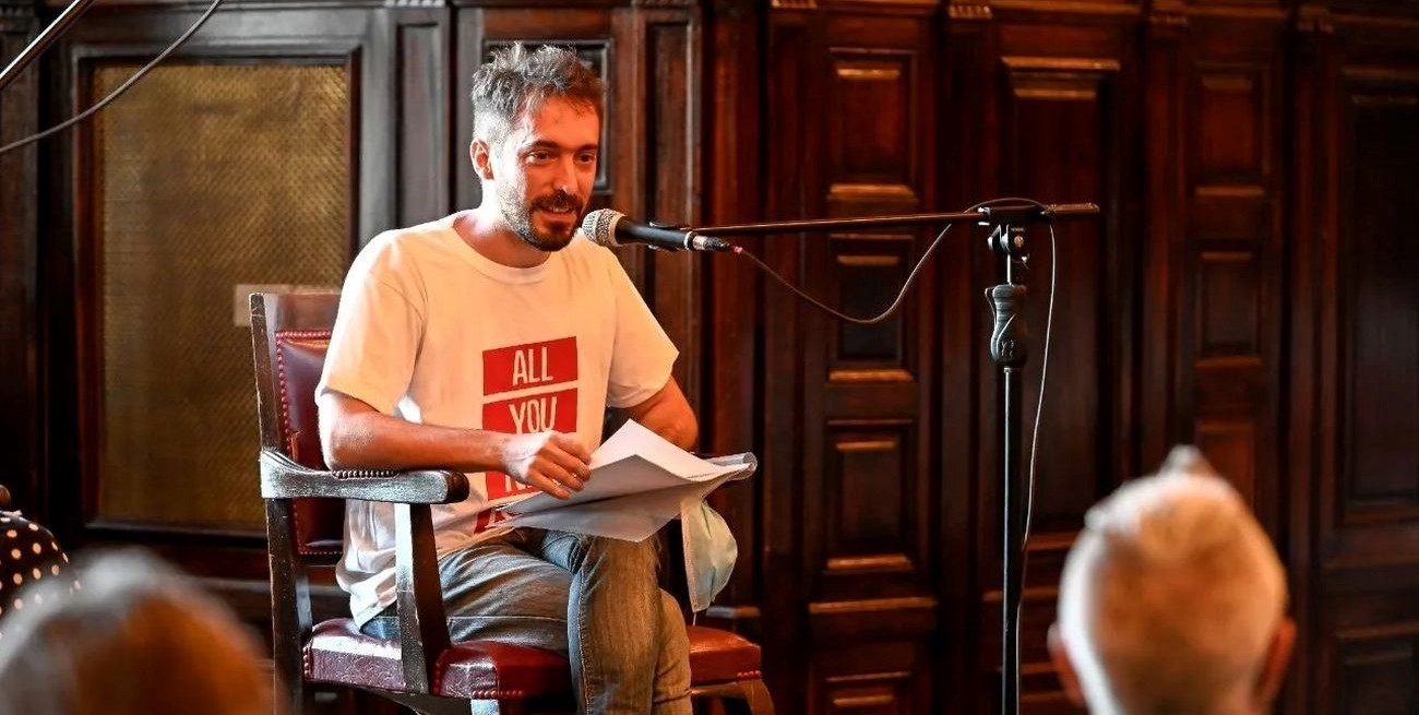 Leonardo Pez: la escritura como forma de habitar el mundo
