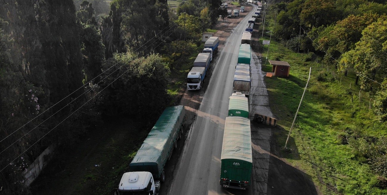 El avance de la cosecha, genera un aluvión de camiones en la zona de Villa la Rivera y Timbues