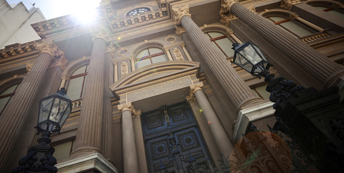 Gobierno interviene en el mercado cambiario para contener la cotización del dólar