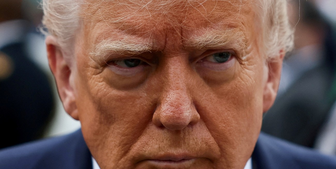 Se desplomó el Dow y el dólar alcanzó su mínimo en tres años