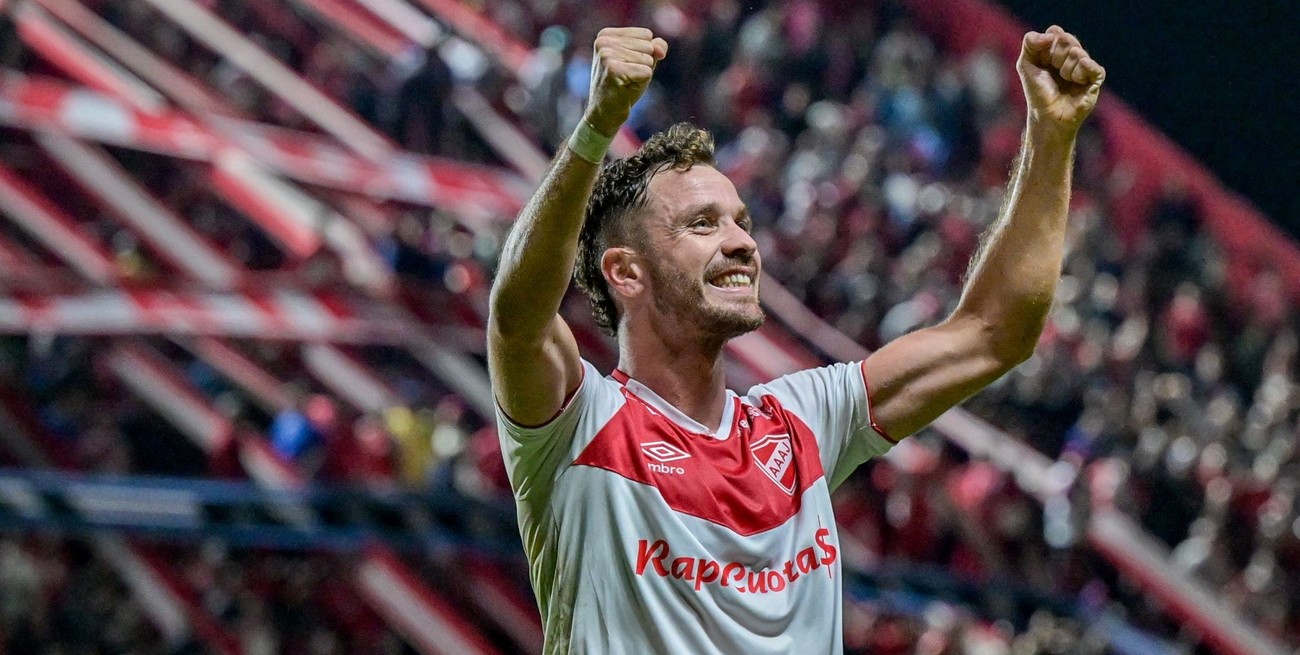 Argentinos goleó a Barracas Central y se mantiene como escolta de la zona A