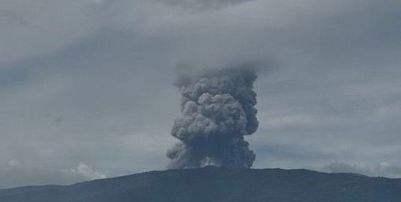 Video: entró en erupción el volcán Poás y arrojó ceniza y humo a más de 3 kilómetros de altura
