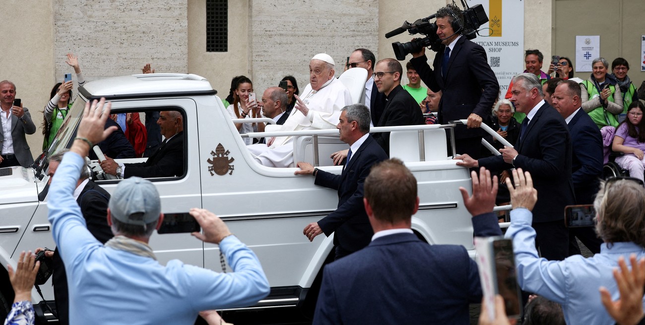 Las últimas horas del Papa: afirman que “no sufrió” y que le agradeció por la ayuda a su enfermero