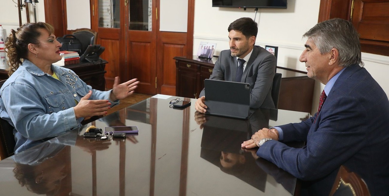 "Locomotora" Oliveras quiere que "cuanto antes" se reúna la Convención reformadora