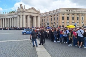Así luce la plaza San Pedro este viernes, en la última jornada de acceso de los fieles a la Basílica. Crédito: El Litoral