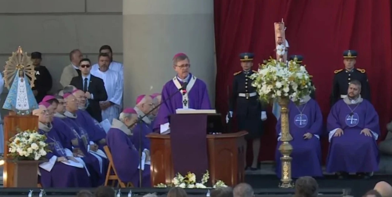 Misa, Himno y aplausos en la Catedral de Buenos Aires por Francisco