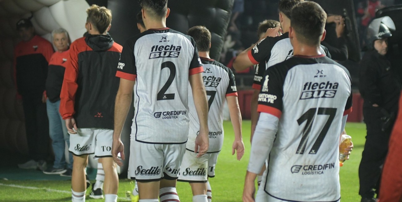 A Colón no lo salva ni Scaloni: debutó Yllana con 0-1 y silbidos