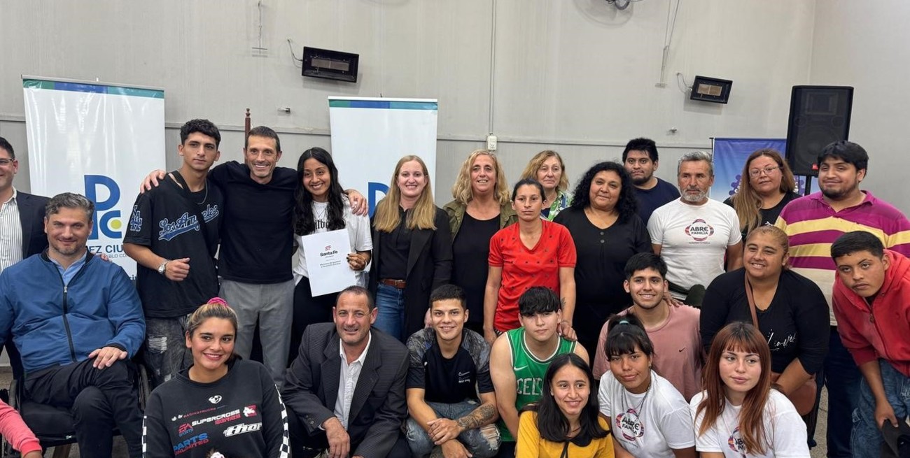 El gobierno provincial entregó escrituras a familias de Pérez