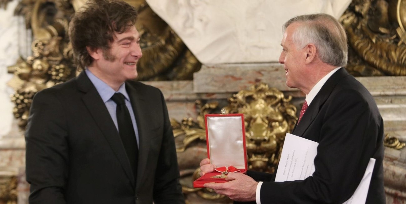 Javier Milei condecoró al economista español Jesús Huerta de Soto