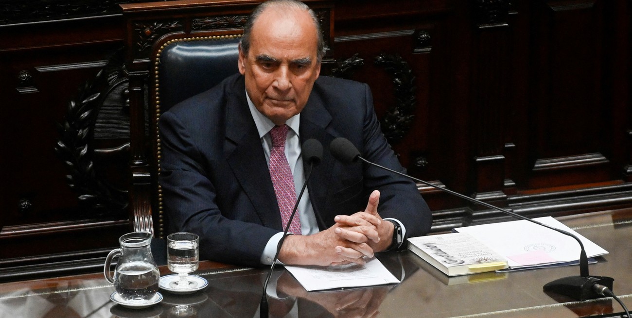 Cambiar la motosierra por hilo y aguja

