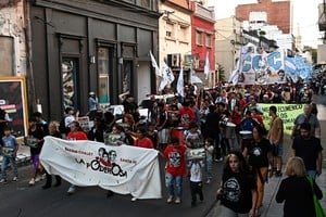 La movilización arrancó en la Plaza del Soldado y terminó con un acto en la Plaza 25 de Mayo. Crédito: Luis Cetraro