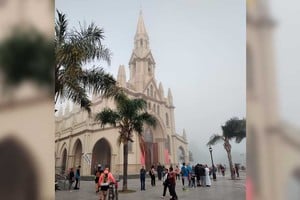 Celebración y niebla, la postal de este sábado en Santa Fe.