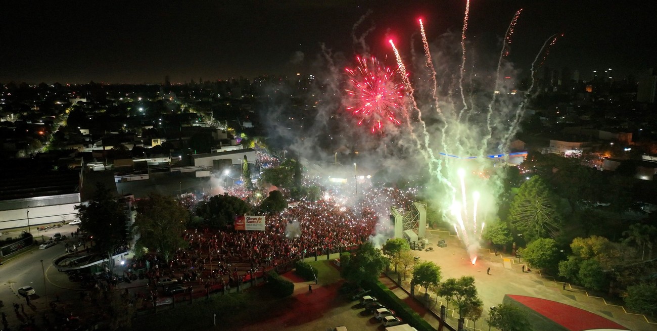 Con su clásica caravana aniversario, el Club Atlético Colón recibió sus 120 años