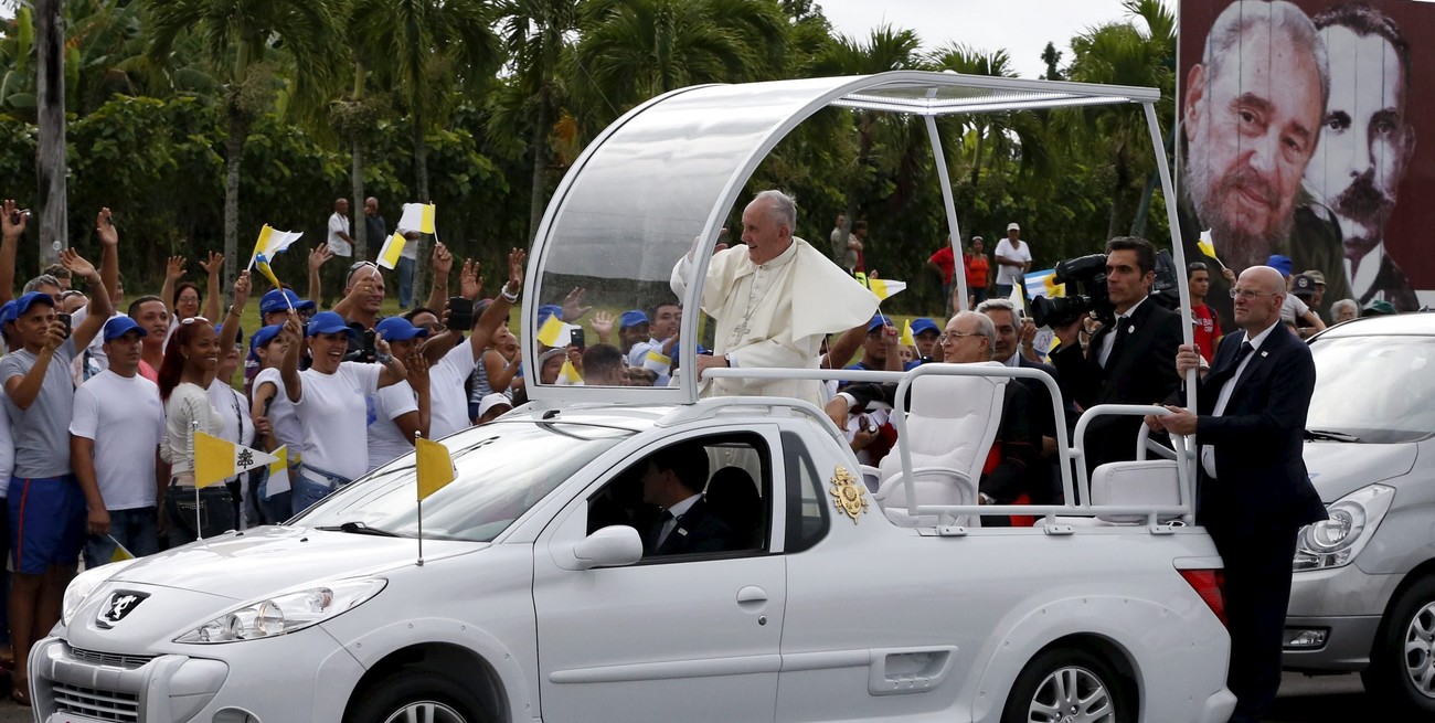 El papamóvil se convierte en clínica móvil para niños de Gaza