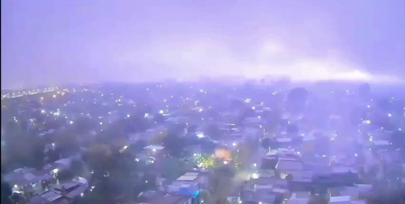 Así fue el festival de rayos que sorprendió a Santa Fe durante la madrugada