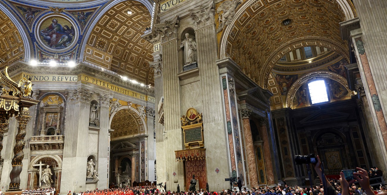 Inicia el Cónclave: la misa previa a la elección y testimonios en Plaza San Pedro