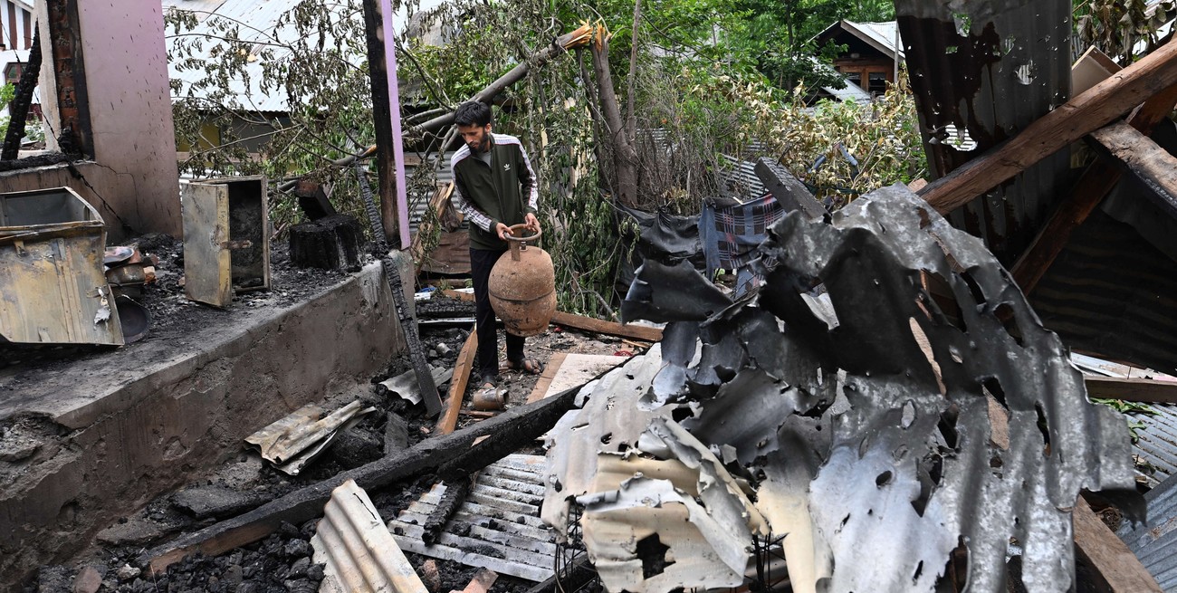 Conflicto entre India y Pakistán: hay entre 40 y 50 civiles muertos tras los bombardeos 
