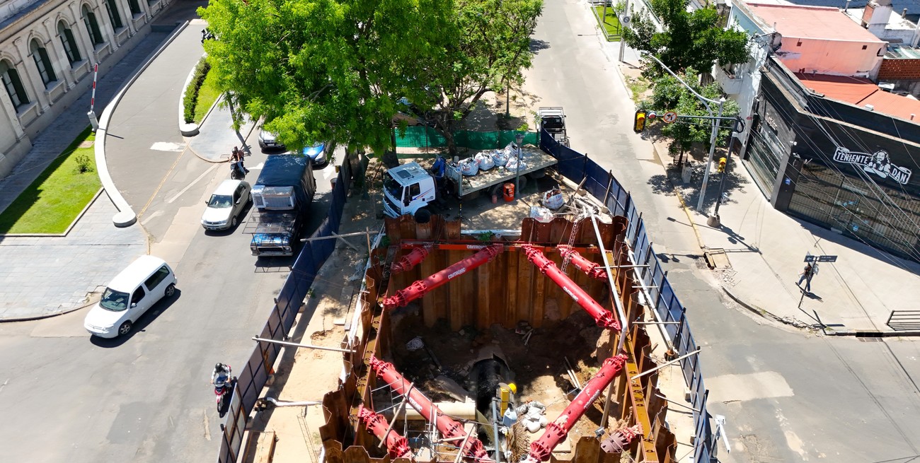 Eximen de dos tributos a los frentistas afectados por el socavón de 9 de Julio y Bv. Pellegrini