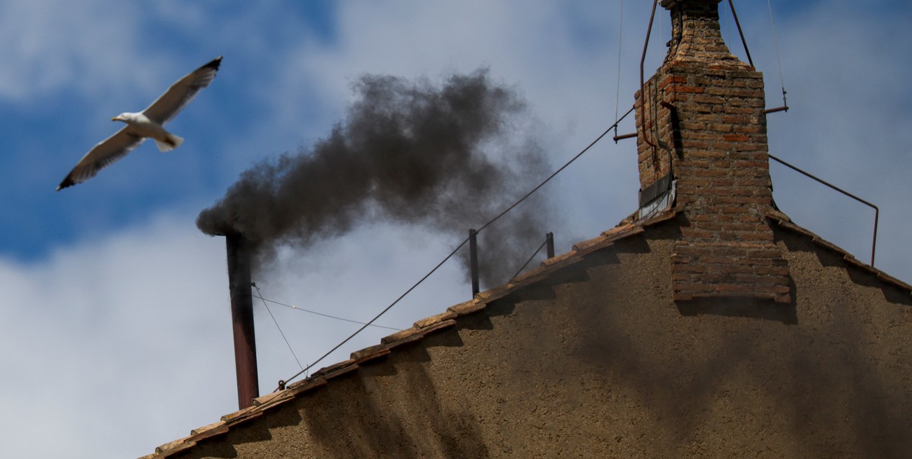 Fumata negra: no hay papa en la segunda votación del cónclave