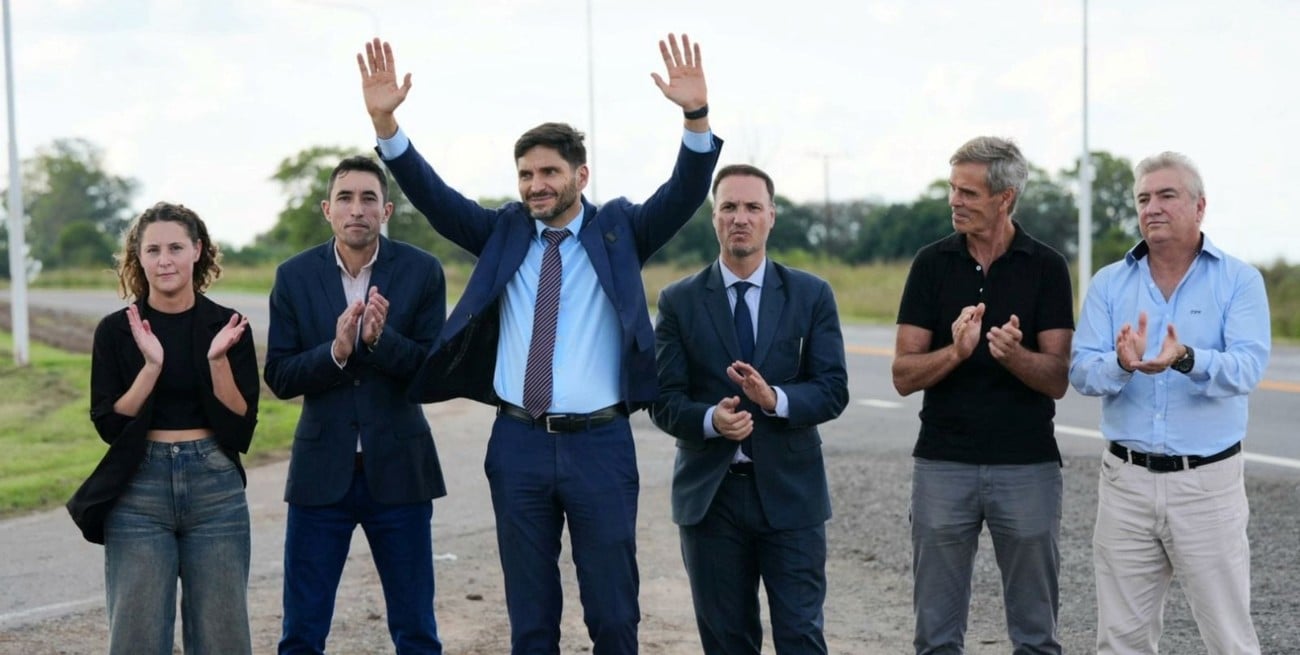 Pullaro entregó viviendas y escrituras en la localidad de Progreso