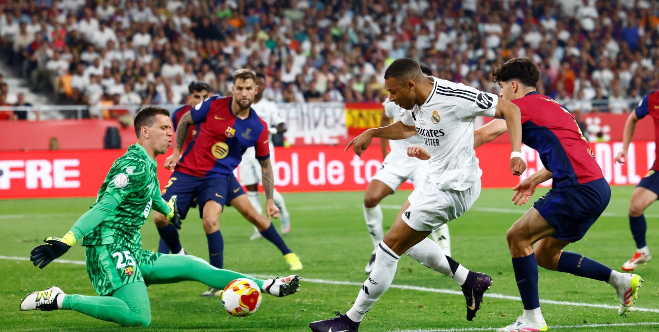 Barcelona y Real Madrid se enfrentan con La Liga en juego