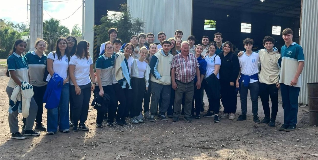 Alumnos de la Escuela E.E.T.P N° 298, visitaron F.I.M.A. en Franck