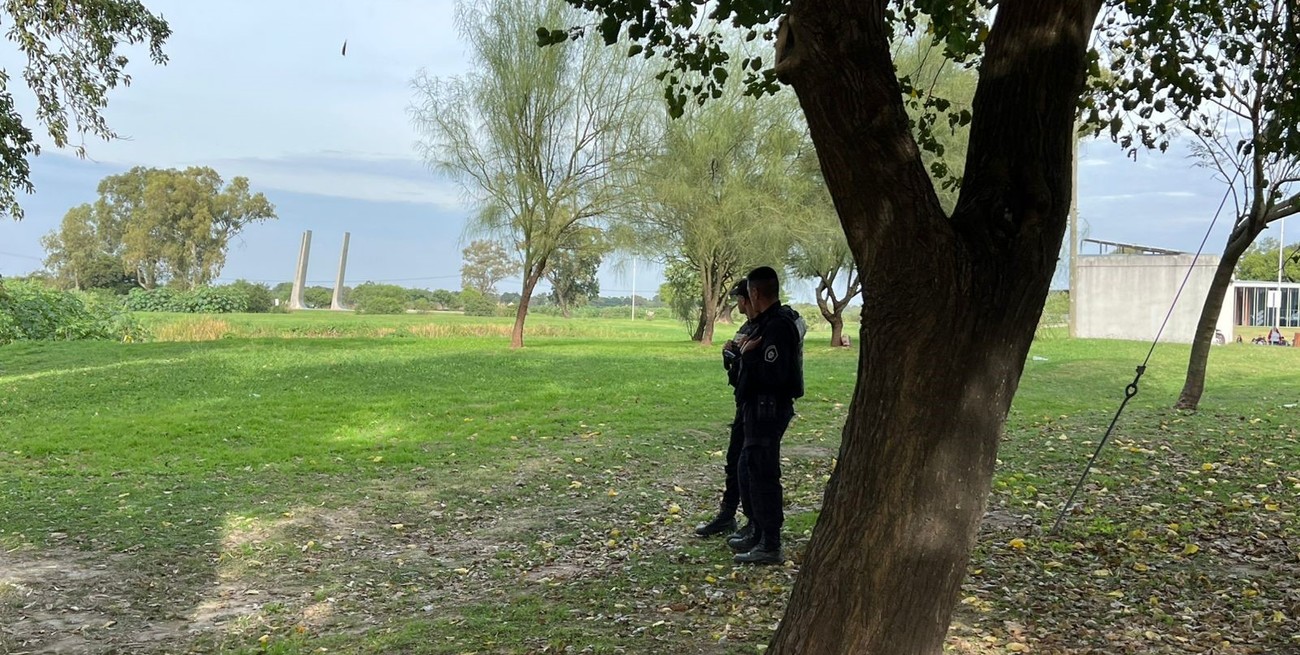 Hallaron un cadáver en el río Santa Fe; detrás del Museo de la Constitución