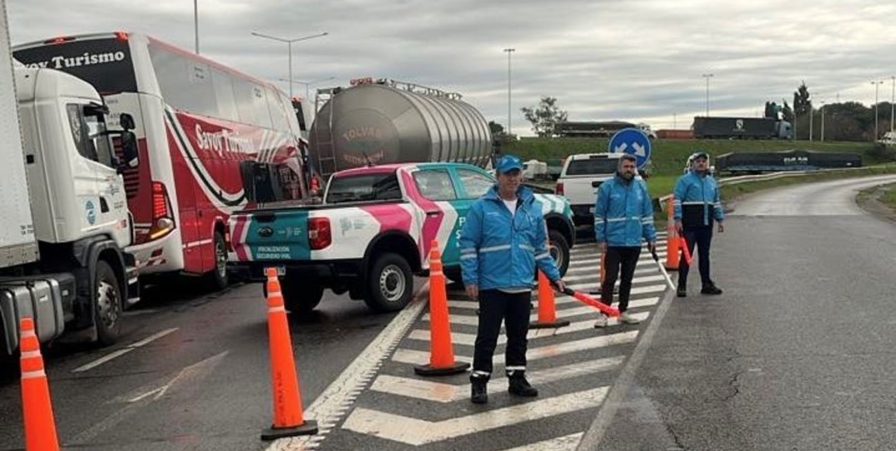 Sexto día de corte en la autopista Rosario - Buenos Aires: por dónde desviar