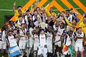 Los Spurs y una noche inolvidable. Foto: Reuters