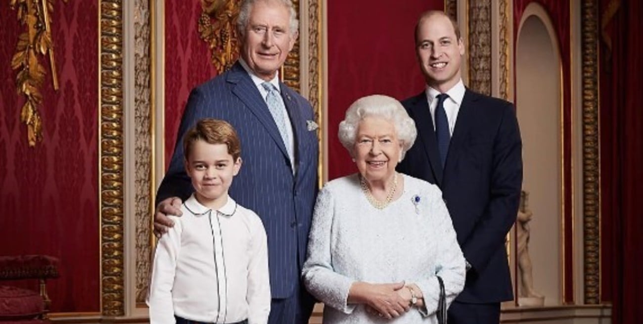 Esta fue la foto "oficial" que provocó la salida del príncipe Harry y Meghan Markle de Reino Unido