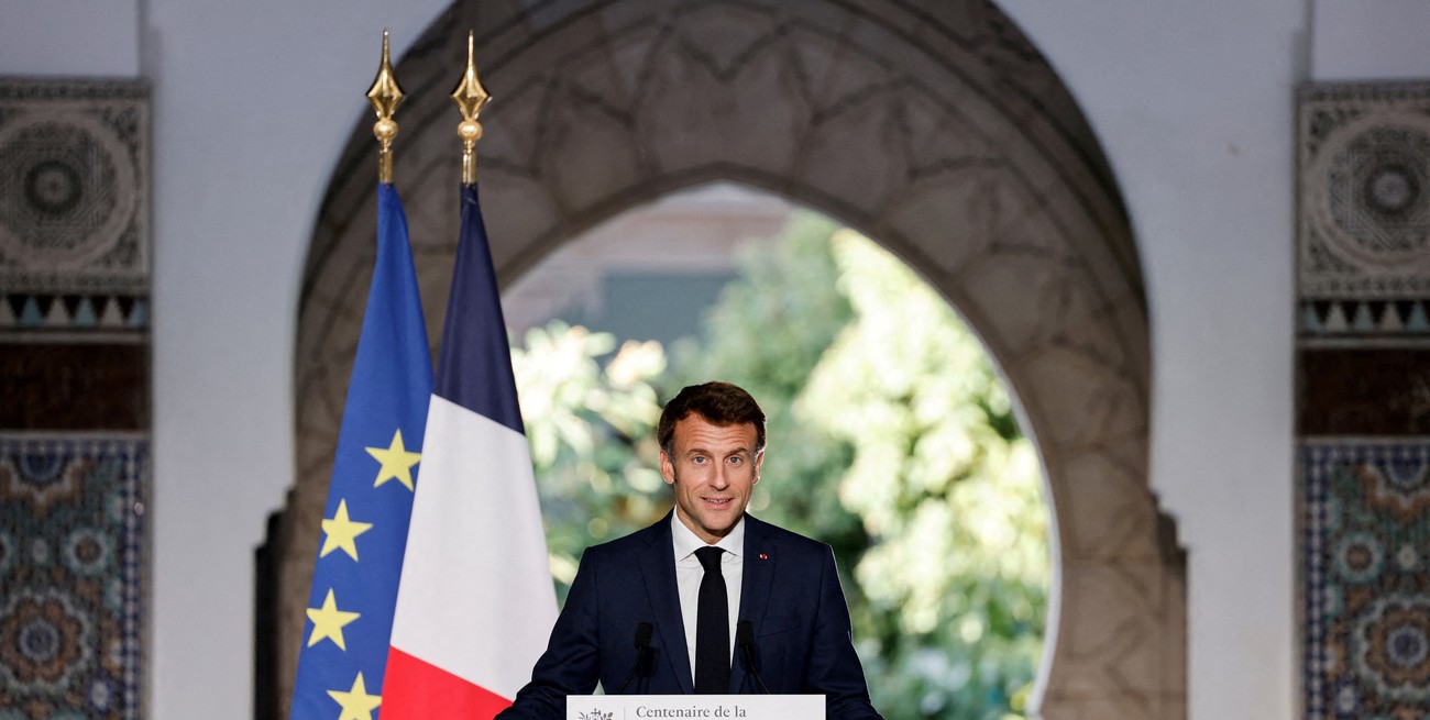 Macron instó a actuar contra Hermanos Musulmanes en Francia