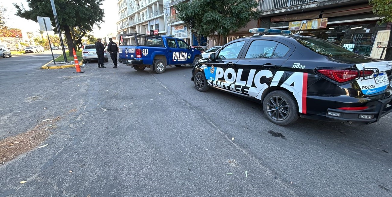 Murió la mujer que se arrojó desde el balcón de un sexto piso de un edificio en Santa Fe