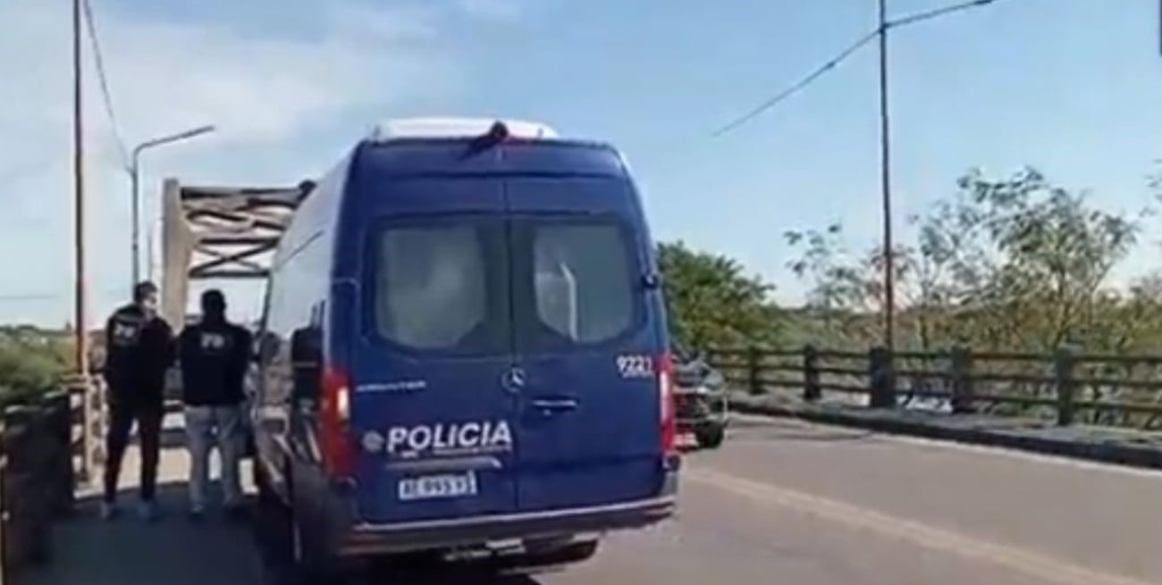 Grave accidente en el Puente Carretero; una motociclista en estado crítico