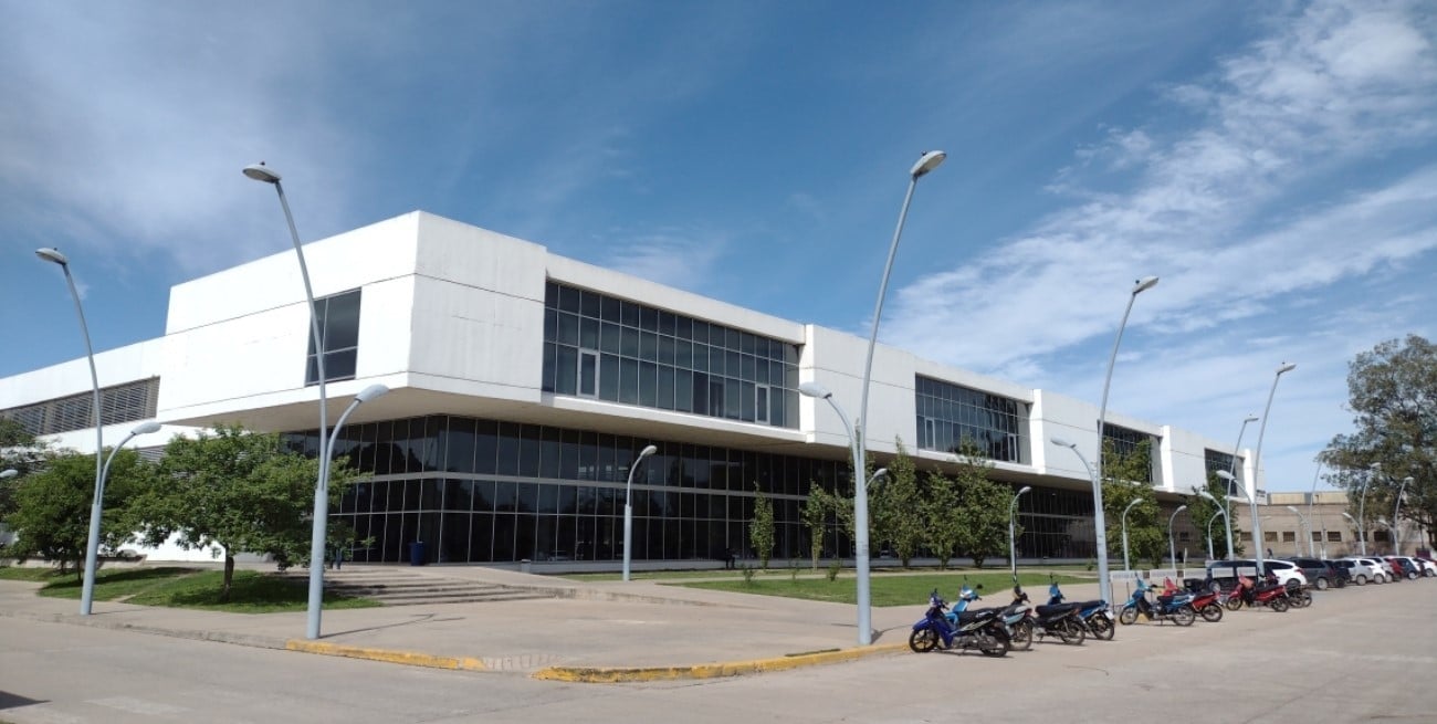 Violento ataque con un hacha en Villa Ocampo: una mujer en estado crítico