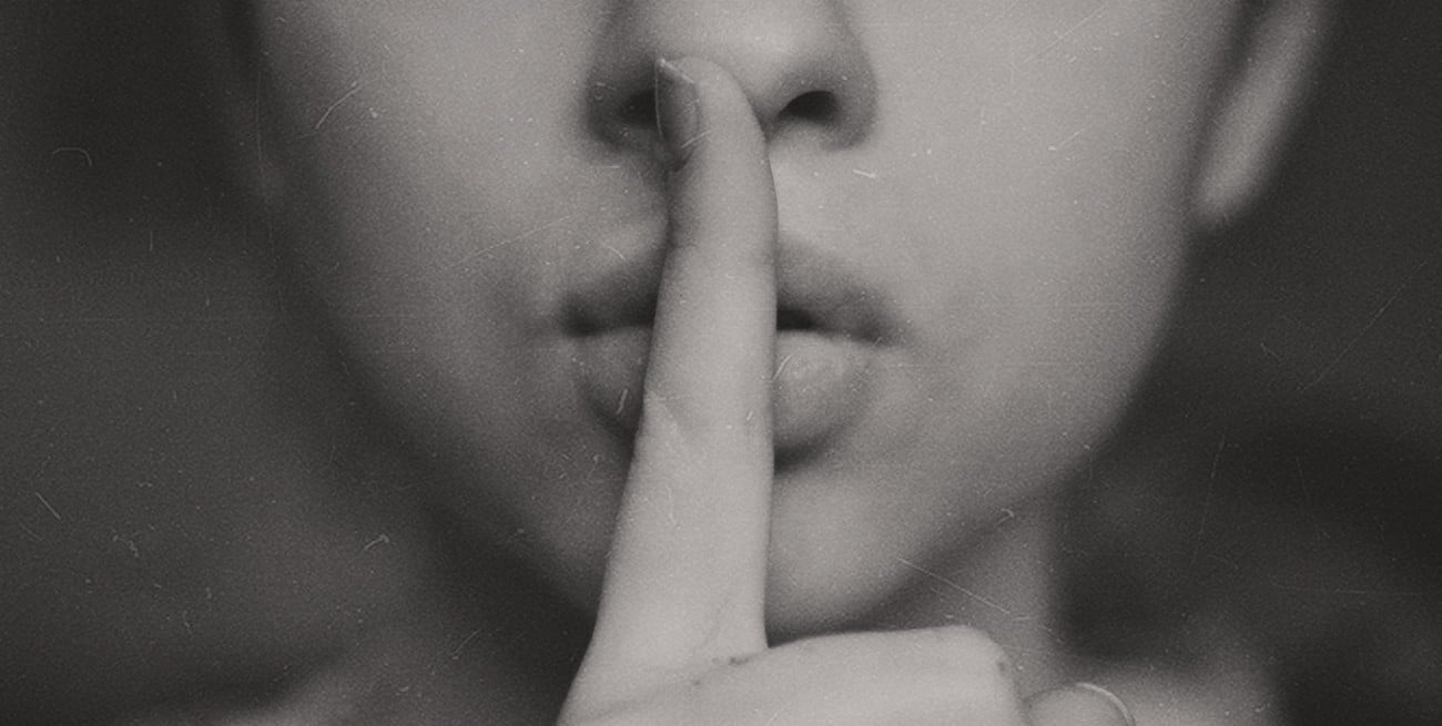 La espiral del silencio: arquitectura del consentimiento a la censura