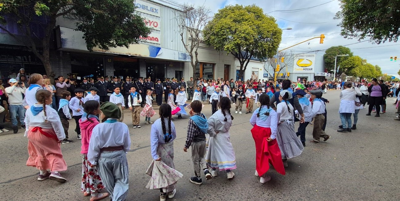 Casilda celebró el acto del 25 de mayo con su tradicional desfile patrio