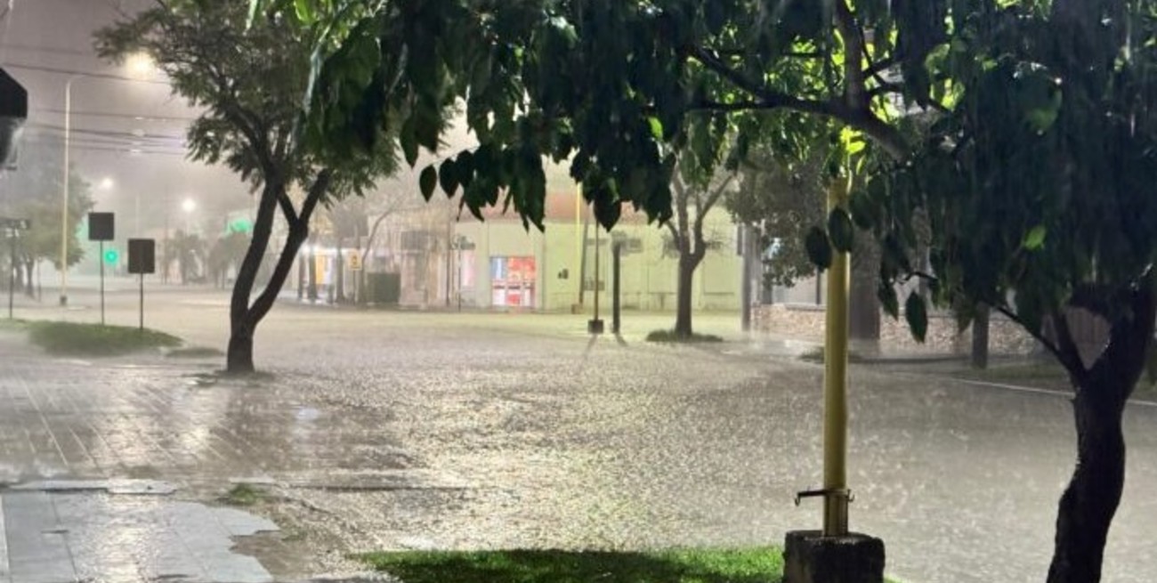 Videos: calles anegadas y vecinos evacuados tras un intenso temporal en Vera