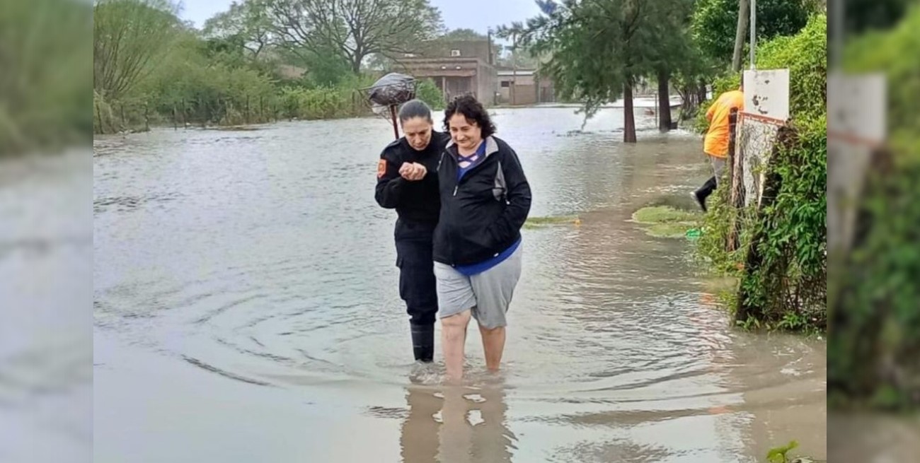 Vera vive uno de los peores momentos de su historia, entre la inundación y la solidaridad
