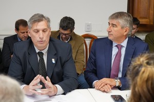 Olivares y Bastia ante un plenario de la Cámara de Diputados en el recinto de la Legislatura. Foto: Cámara de Diputados