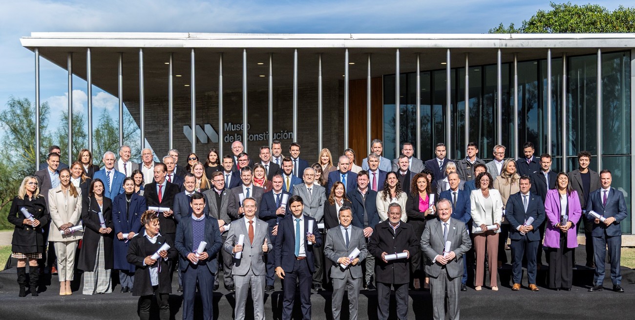 Entregaron los diplomas a los convencionales constituyentes de Santa Fe