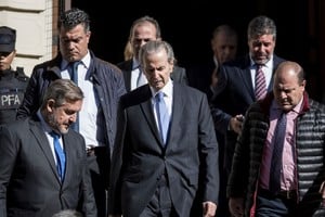 "No podemos mirar hacia otro lado, tenemos que hacernos cargo de los que están usando al sistema democrático para llevarnos a una autocracia", sostuvo el jurista, como marco general de su disertación. Gentileza