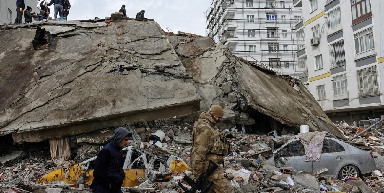 Un terremoto de 5,8 en Turquía dejó una niña muerta y 69 heridos