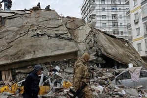 Un terremoto de 5,8 en Turquía dejó una niña muerta y 69 heridos