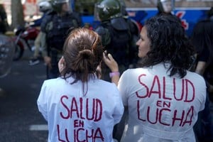 Cualquier reclamo que se intente, por más justo que fuera, en este caso el de los profesionales de la salud, genera una ola de furiosos y desenfrenados ataques de los adláteres libertarios.