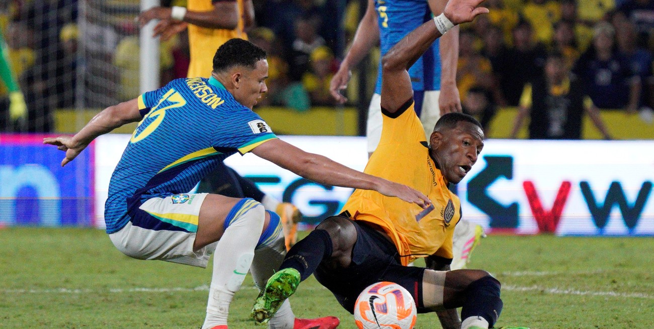 Brasil empató en Quito ante Ecuador con el debut de Ancelotti