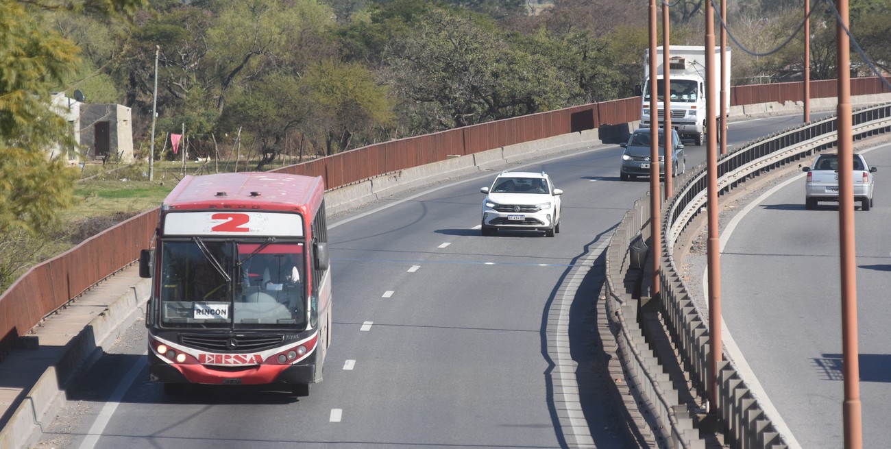 Colectivos en Santa Fe: tras el buen balance de la "22", el Concejo ahora pone la lupa en la Línea 2