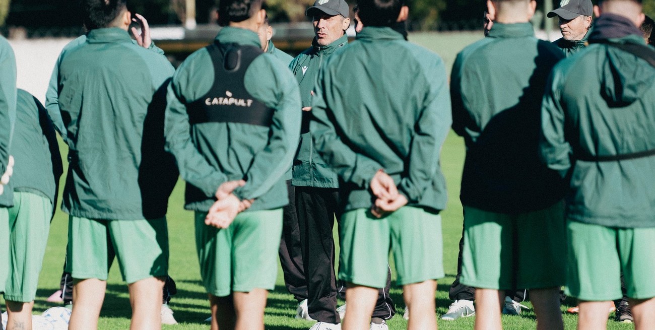 A pesar de estar inhibido por FIFA y en medio de un paro total, Banfield presentó a un refuerzo