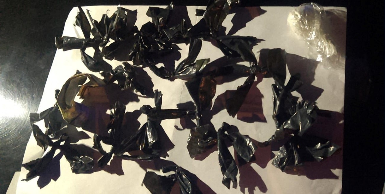 Iba en moto con un menor y llevaba una bolsa con cocaína: terminó detenida