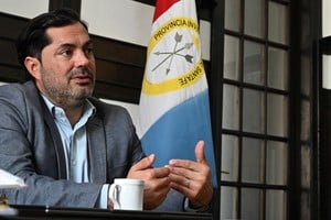 "Santa Fe se diferencia del resto de las provincias sosteniendo el programa de obras públicas y apuntalando a los empresarios y emprendedores, más allá de que no estemos viviendo en otro país", dice el ministro de Trabajo Roald Báscolo.